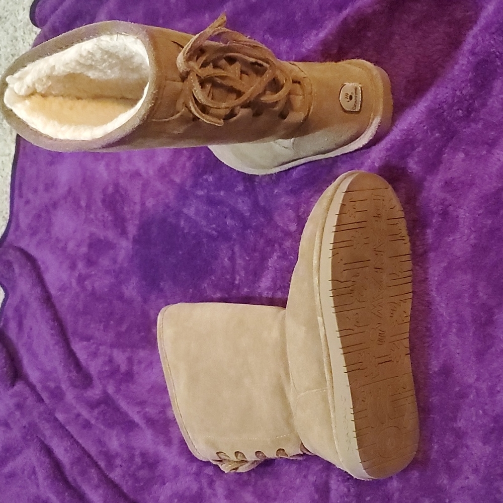 Girls size 4 Bearpaw boots